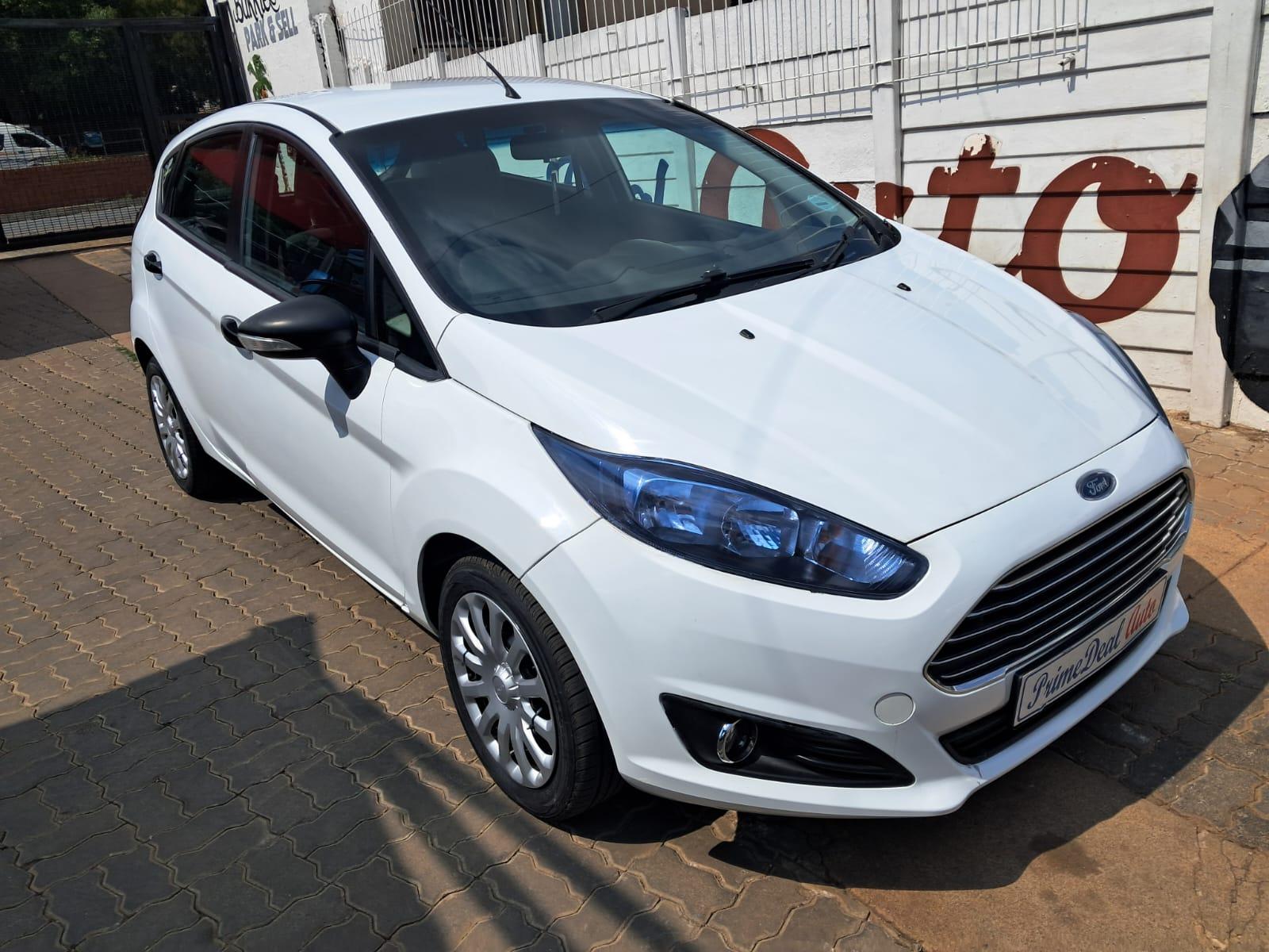 2013 FORD Fiesta